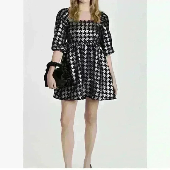 Moon River Metallic Black/ Silver Dress Size Medium. Great for parties new - Picture 1 of 9